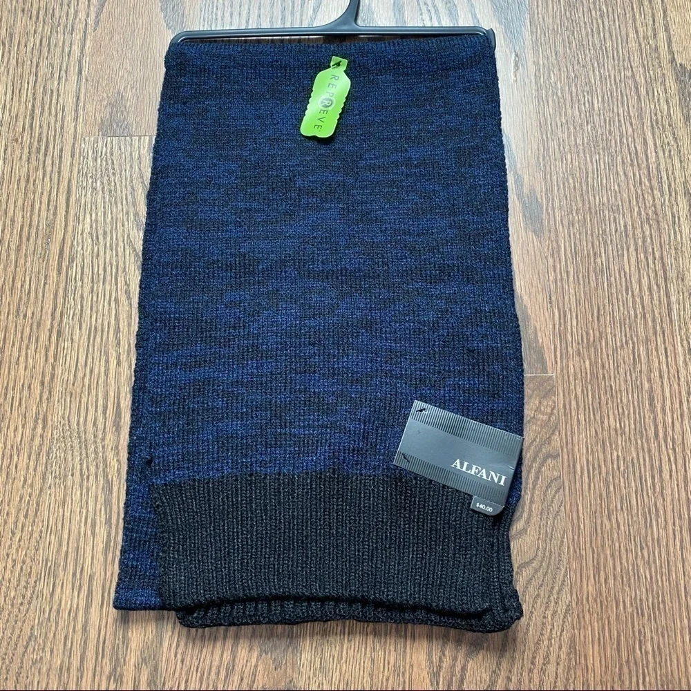 NWT mens Alfani navy blue and Black knitted scarf